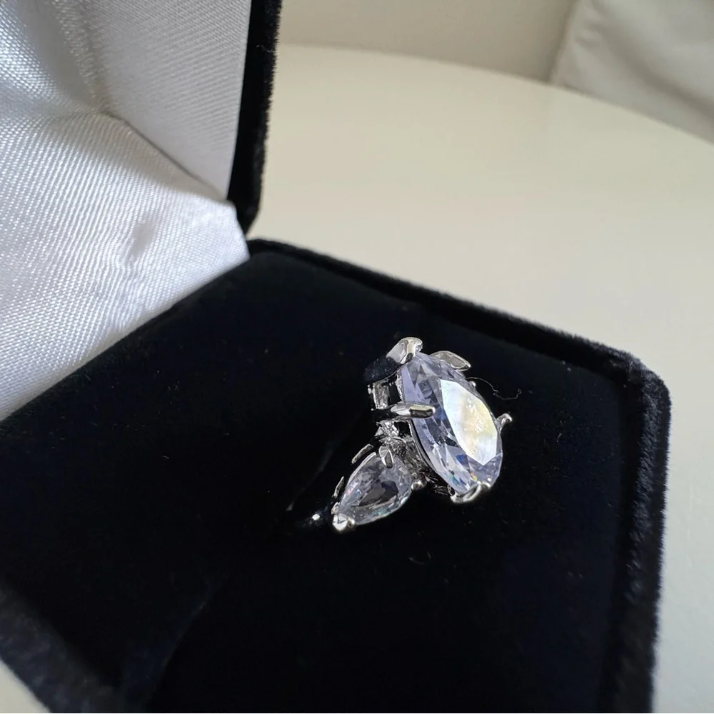 Elegant Pear Cut Clear Crystal Ring – Silver Tone Costume Jewelry Size 7